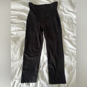 Spanx Cropped Knee Leggings